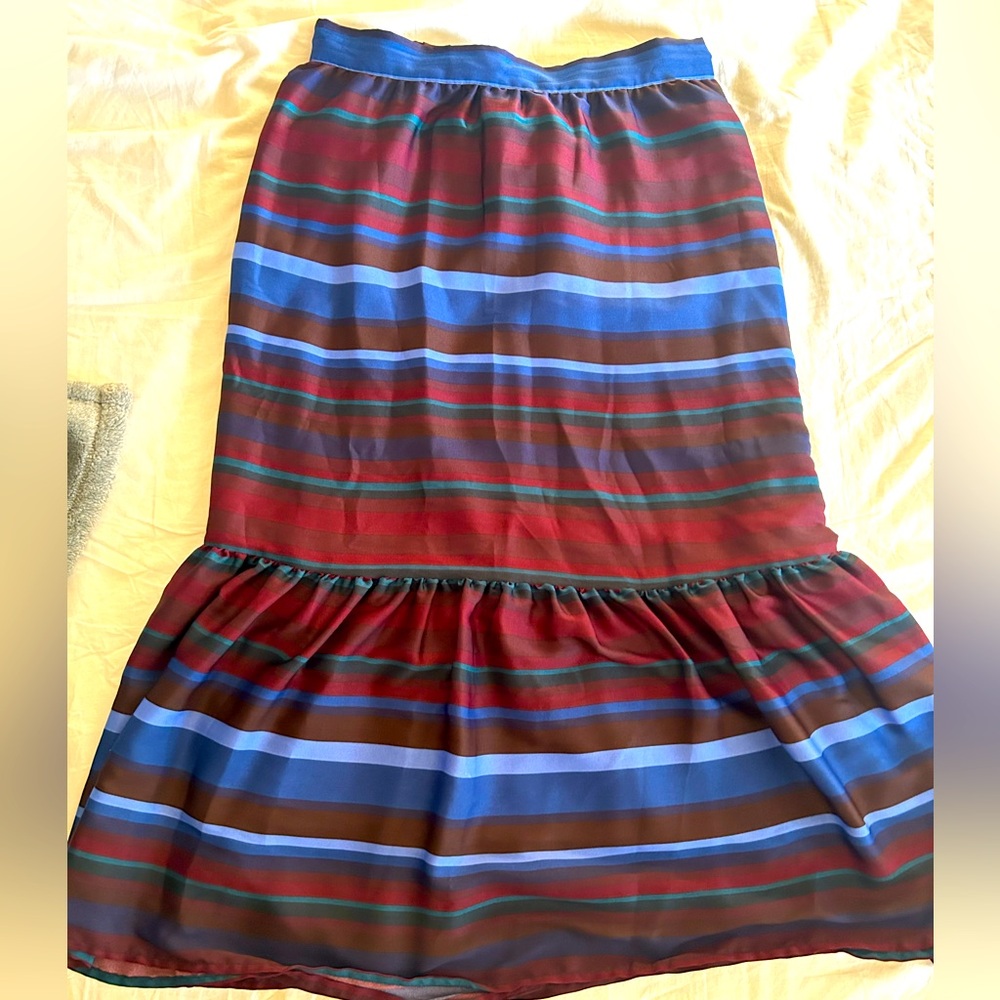 Silky Stripped Midi Skirt. Banana Republic. Size XS.